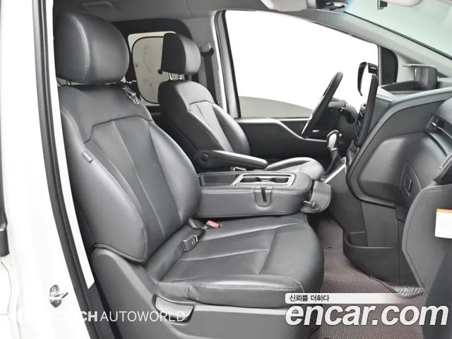 Hyundai Staria 2025 thumb 10