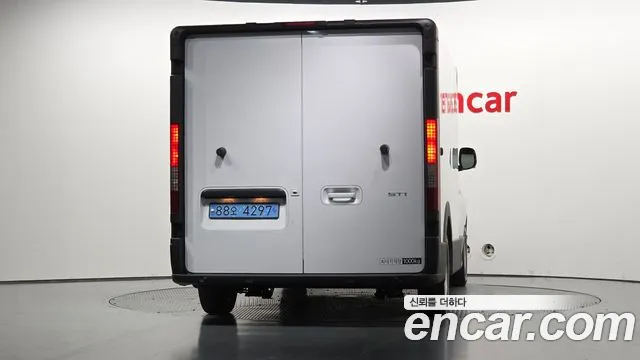 Hyundai Staria 2025 thumb 4