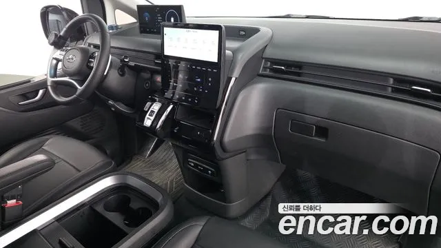 Hyundai Staria 2025 thumb 7