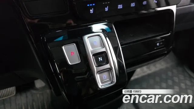 Hyundai Staria 2025 thumb 9