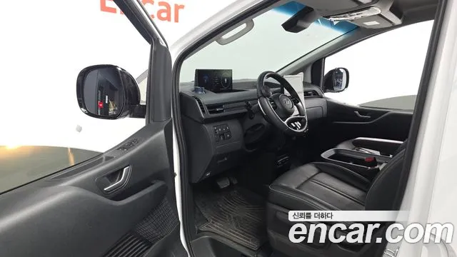 Hyundai Staria 2025 thumb 10