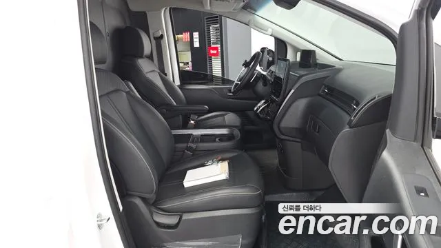 Hyundai Staria 2025 thumb 11