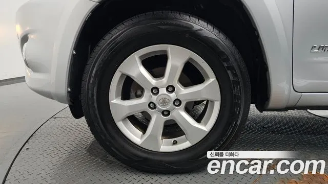 Toyota RAV4 2010 thumb 4