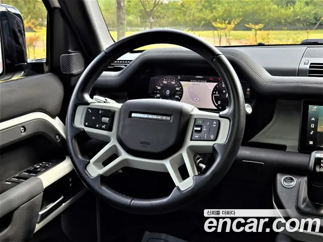 Land Rover Defender 2020 thumb 9