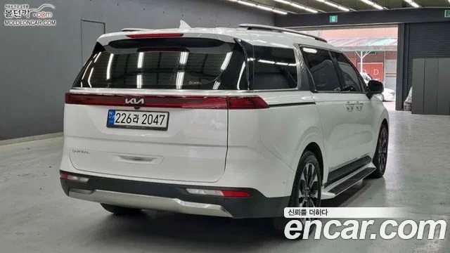 Kia Carnival 2023 thumb 3