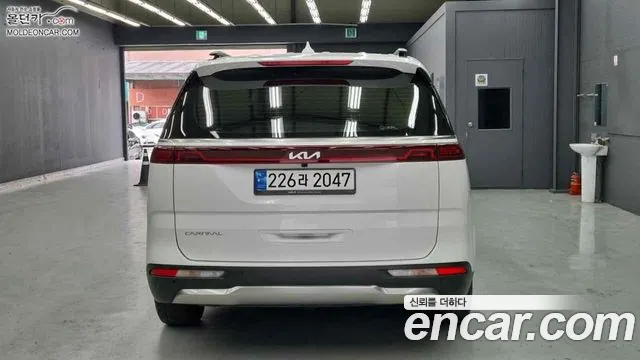 Kia Carnival 2023 thumb 4