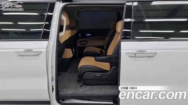 Kia Carnival 2023 thumb 10