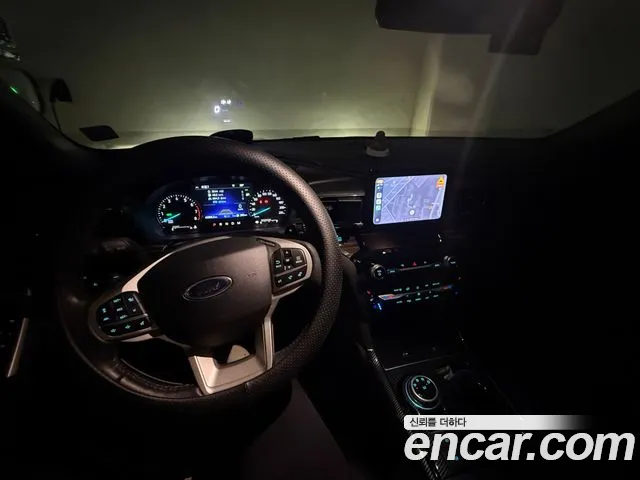 Ford Explorer 2021 thumb 3