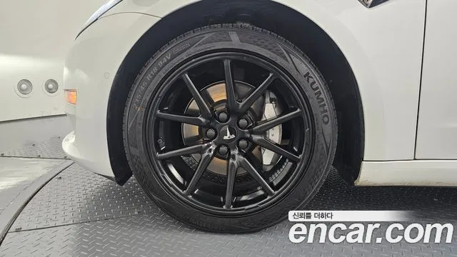 Tesla Model 3 2020 thumb 4