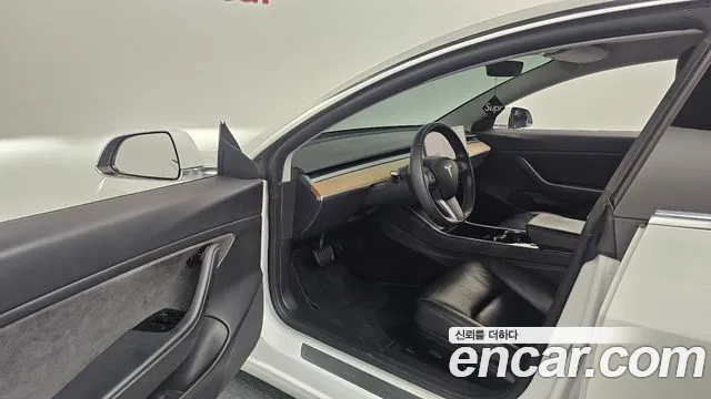 Tesla Model 3 2020 thumb 9