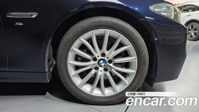 BMW 5-Series 2016 thumb 5