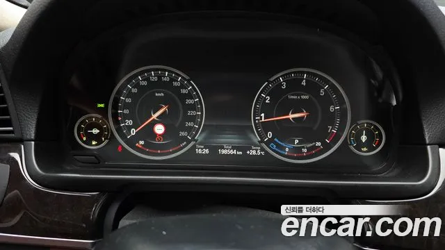 BMW 5-Series 2016 thumb 8