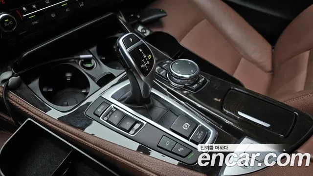BMW 5-Series 2016 thumb 9