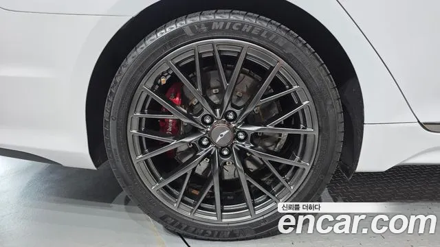 Genesis G80 2017 thumb 5
