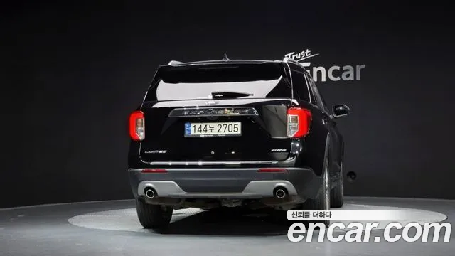Ford Explorer 2022 thumb 3