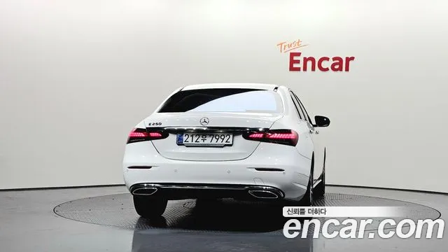 Mercedes-Benz E-Класс 2023 thumb 4
