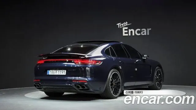 Porsche Panamera 2019 thumb 2