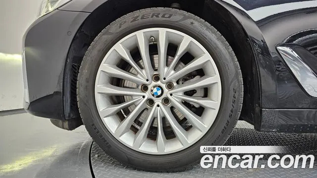 BMW 5-Series 2023 thumb 5