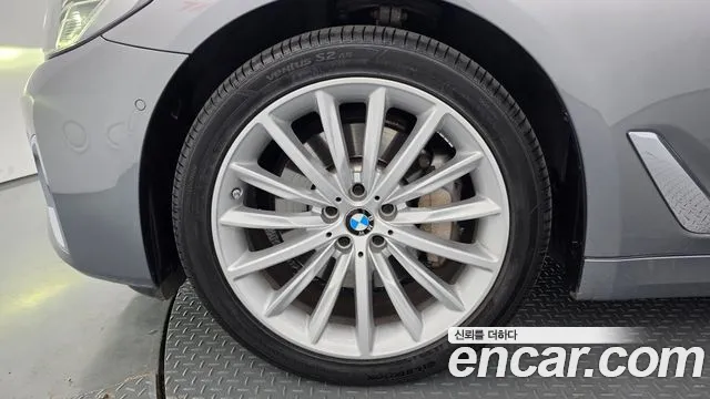BMW 5-Series 2023 thumb 5