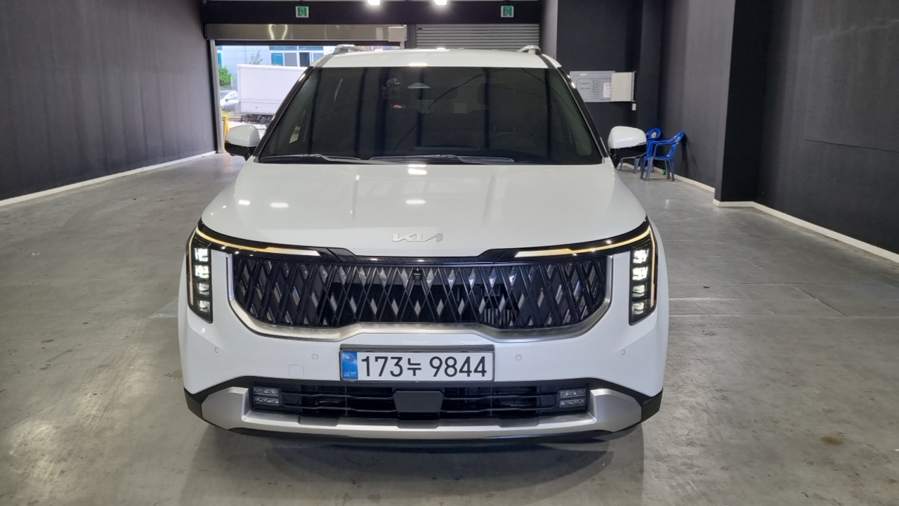 Kia Carnival 2024 thumb 3