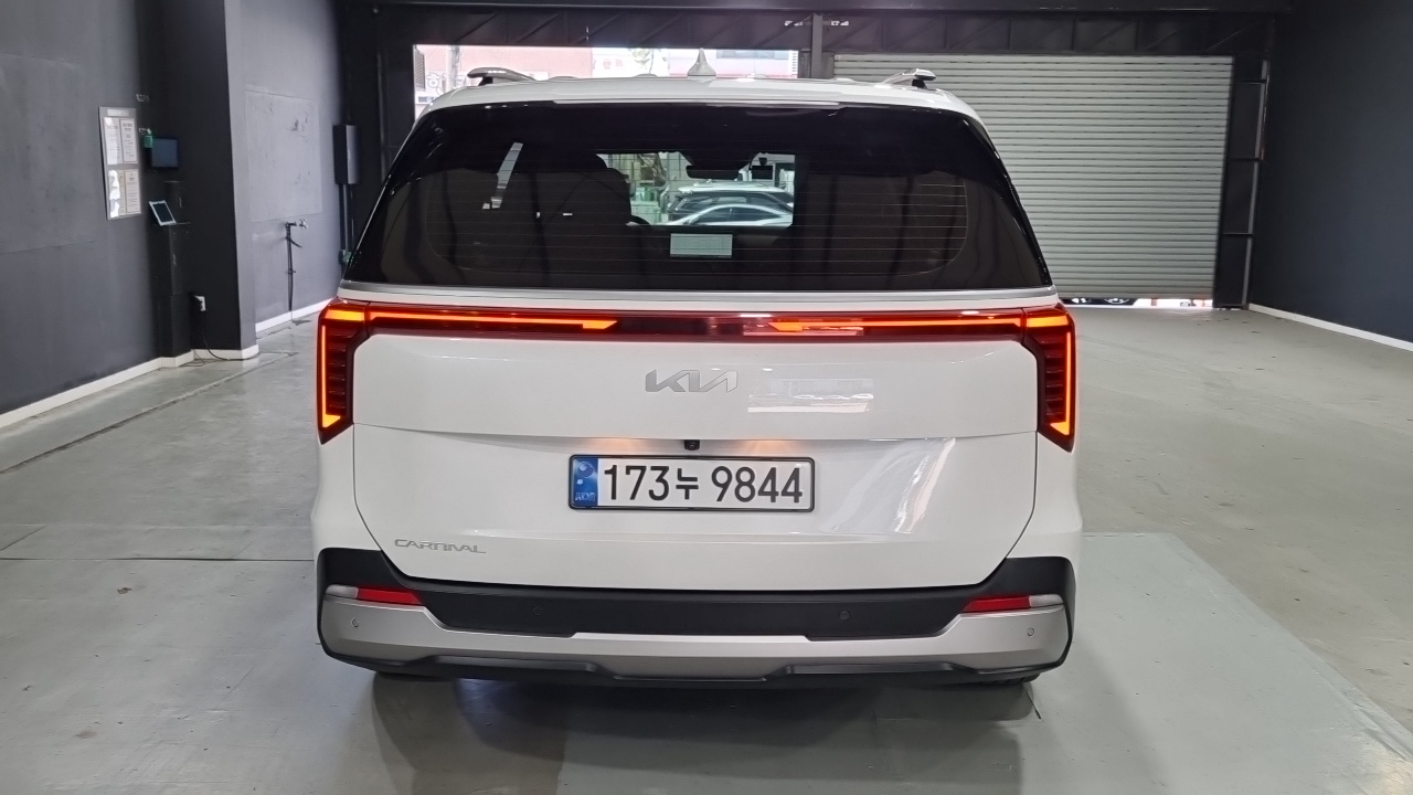 Kia Carnival 2024 thumb 4