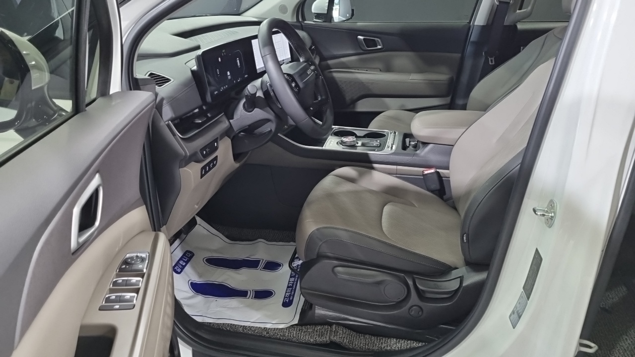 Kia Carnival 2024 thumb 10
