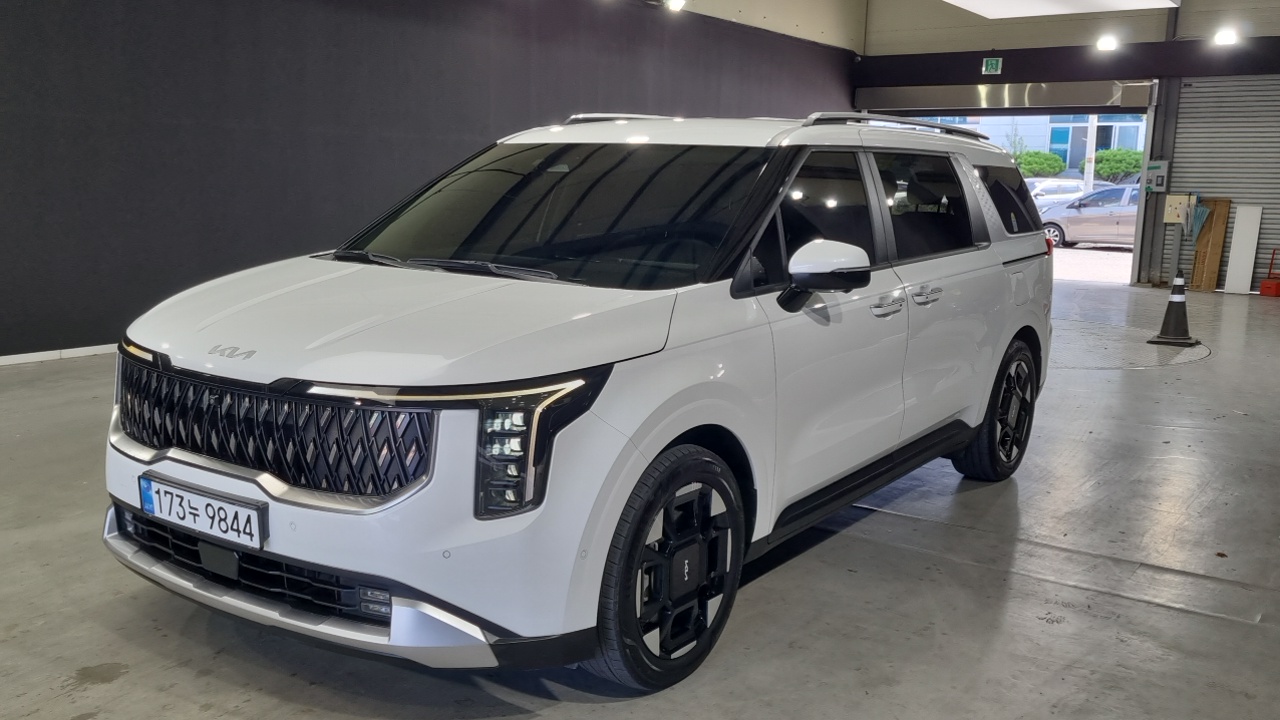Kia Carnival 2024 thumb 11