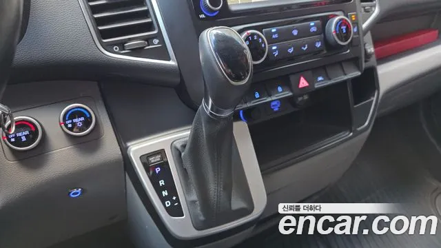 Hyundai Staria 2024 thumb 9