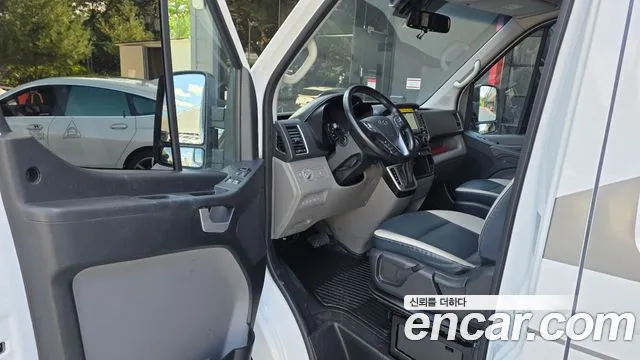 Hyundai Staria 2024 thumb 10