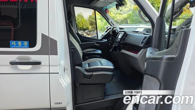 Hyundai Staria 2024 thumb 11