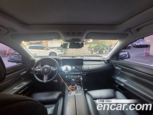 BMW 7-Series 2009 thumb 6