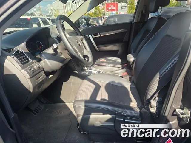 ChevroletGMDaewoo Captiva 2012 thumb 4