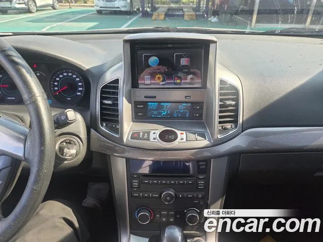 ChevroletGMDaewoo Captiva 2012 thumb 8
