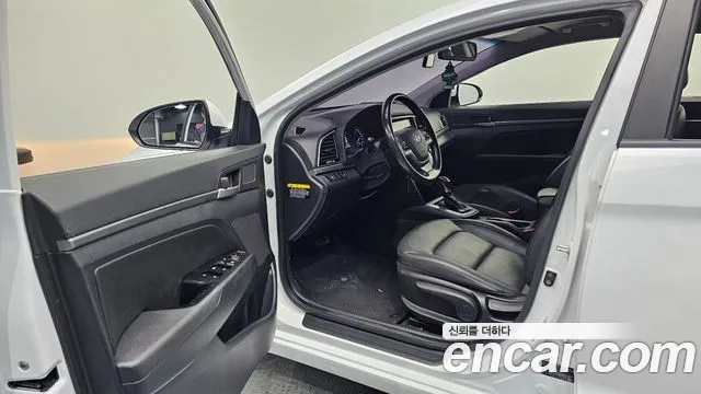 Hyundai Avante 2018 thumb 10