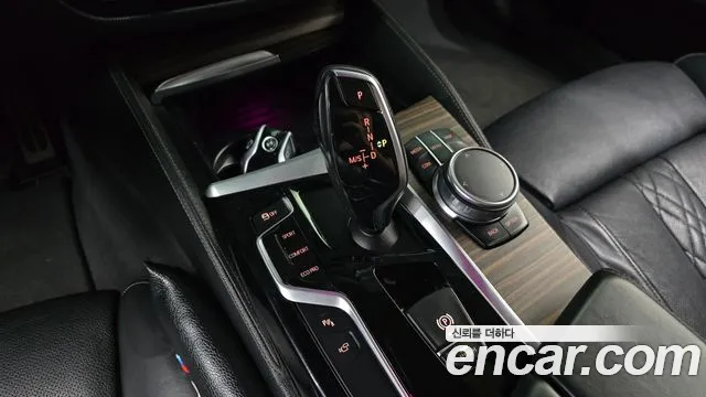 BMW 5-Series 2017 thumb 8