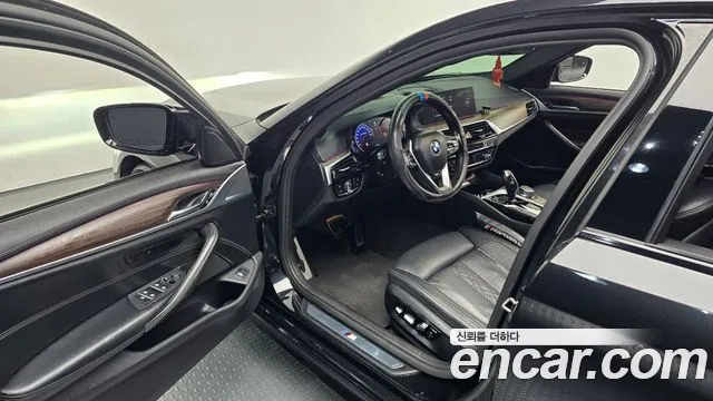 BMW 5-Series 2017 thumb 10
