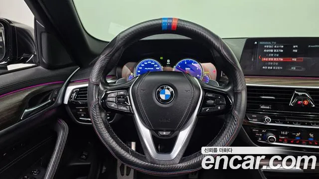 BMW 5-Series 2017 thumb 12
