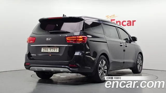 Kia Carnival 2019 thumb 2