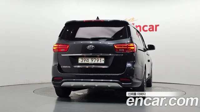 Kia Carnival 2019 thumb 4