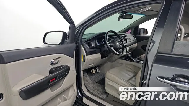 Kia Carnival 2019 thumb 10