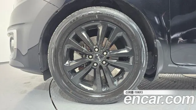 Kia Carnival 2017 thumb 4