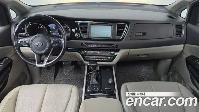 Kia Carnival 2017 thumb 6