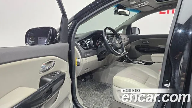 Kia Carnival 2017 thumb 9