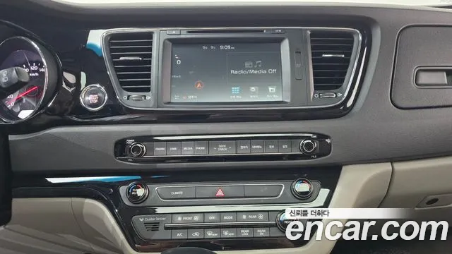 Kia Carnival 2017 thumb 12