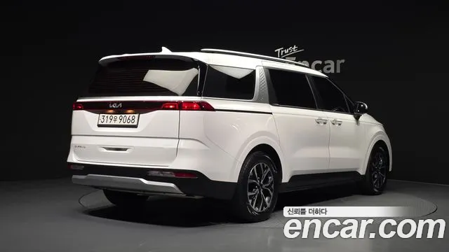 Kia Carnival 2023 thumb 2