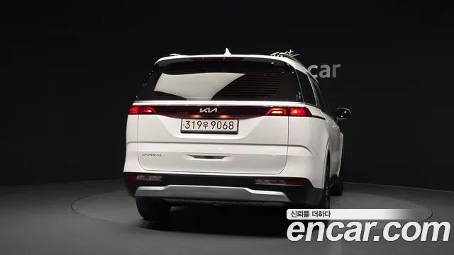 Kia Carnival 2023 thumb 4