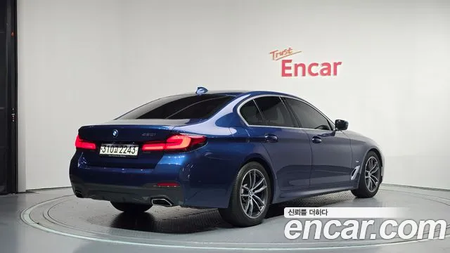 BMW 5-Series 2020 thumb 2
