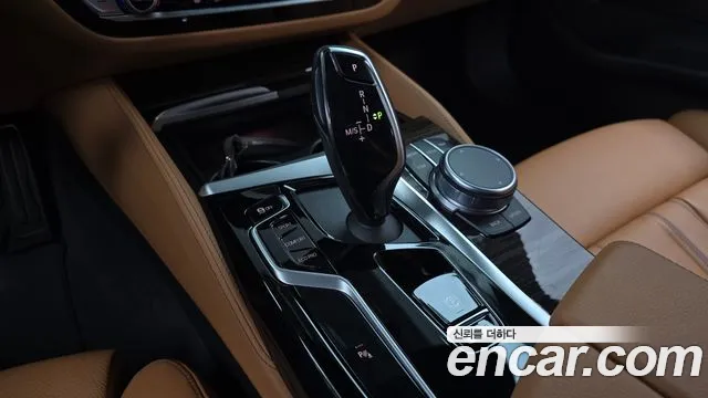 BMW 5-Series 2020 thumb 9
