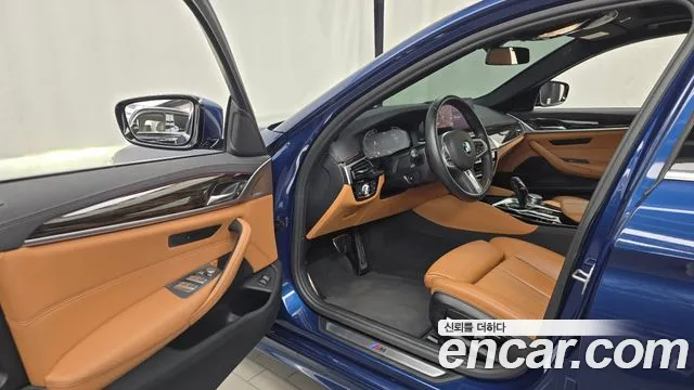 BMW 5-Series 2020 thumb 10