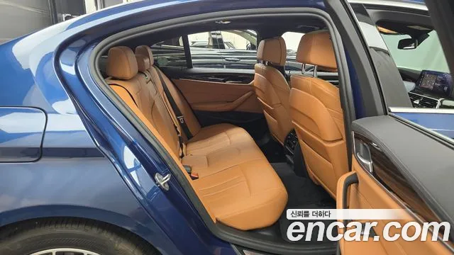 BMW 5-Series 2020 thumb 12
